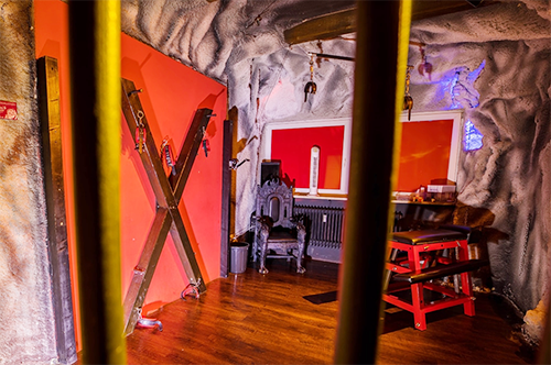 Lillith Swinger Club